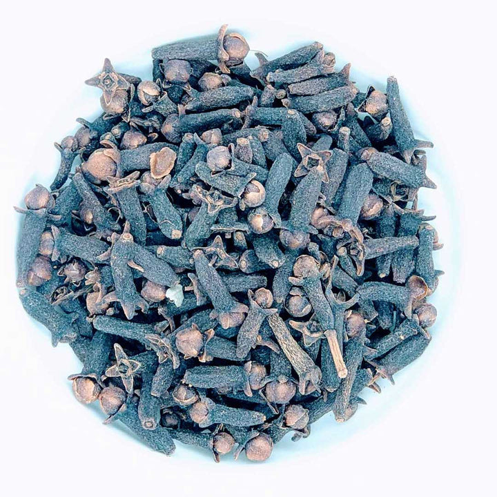 High-quality dried cloves for cooking and baking